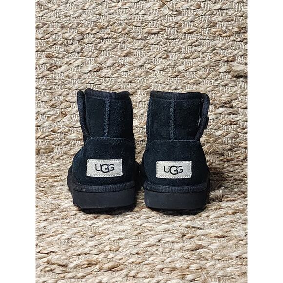 UGG Jona Boot Girls Size 10 Ankle Boots Black Winter Suede Solid - Picture 8 of 12